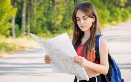 Заблудилась по дороге к дедушке: в Мариуполе потерялась 16-летняя гражданка Германии