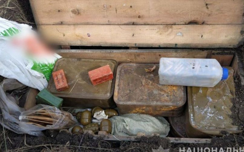 В мариупольском доме нашли сундук с боеприпасами