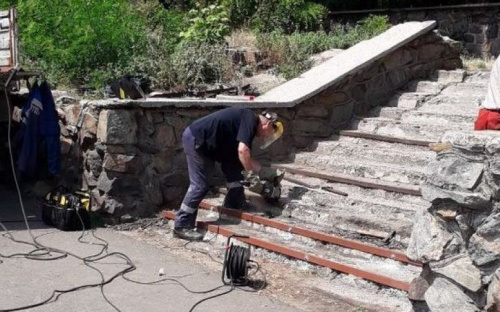 В Мариуполе начали реконструкцию спуска к морю (ФОТО)