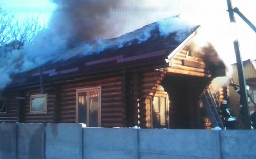 В Донецкой области пожар уничтожил деревянную баню (ФОТО)