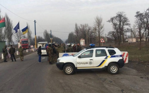 В Донецкой области снова напали на блокпост: пострадал полицейский (ВИДЕО)