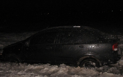 В Донецкой области Chevrolet упал в озеро