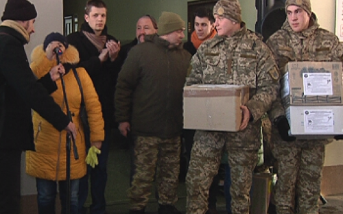 В Мариуполь приехал поезд с волонтерами