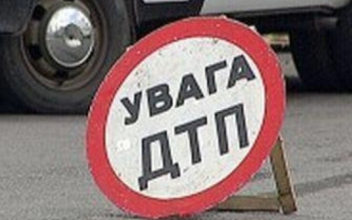 В Мариуполе автомобиль влетел в ограждение моста, женщина-водитель в коме