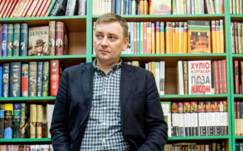 В Мариуполе Евгений Положий презентовал книги о войне на Донбассе