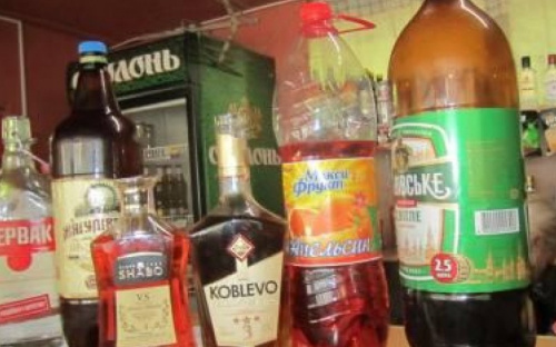 В Мариуполе из-под прилавка продавали «коньячный напиток»
