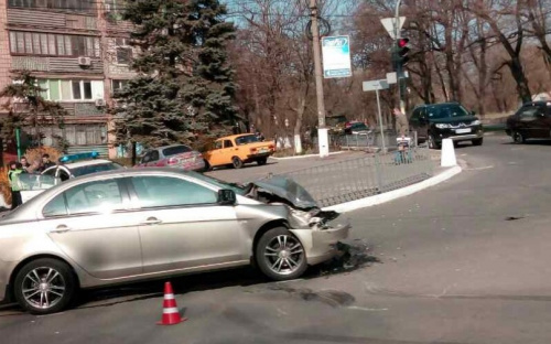 В Мариуполе сегодня утром произошёл всплеск ДТП (ФОТОРЕПОРТАЖ)