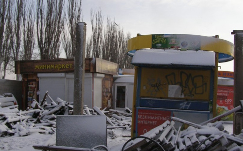В Мариуполе незаконно установленные киоски вывезут на свалку? (ФОТО)