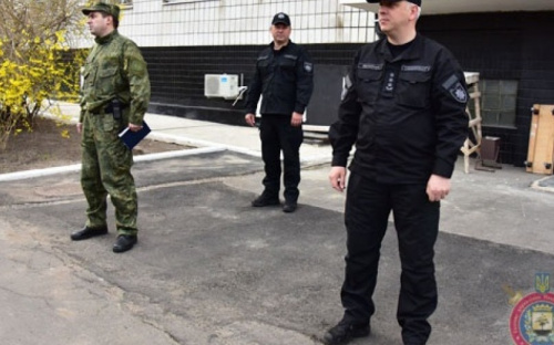 В Мариуполе областной главк полиции был поднят по тревоге (ФОТО)