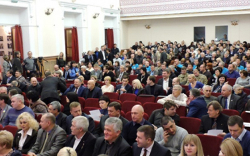 В Мариуполе общественника за неуважение к депутатам отстранили от участия в сессии горсовета