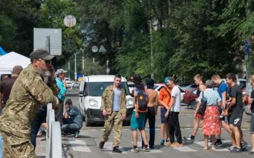 В Мариуполе общественники пикетируют прокуратуру (ДОПОЛНЕНО)