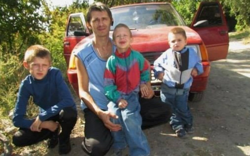 В Мариуполе отец-одиночка из-за пожара остался с тремя детьми на улице (ФОТО)