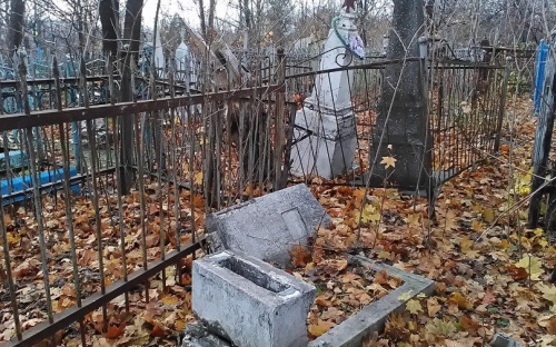 В Мариуполе почти за 300 тыс. грн благоустраивают Успеновское кладбище (ФОТО)