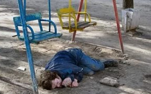 В Мариуполе полиция защитила детей от пьяниц, захвативших детскую площадку