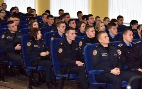 В Мариуполе примут присягу 150 курсантов-полицейских