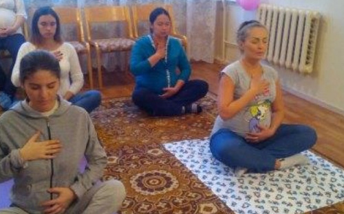 В Мариуполе проходят курсы йоги для беременных