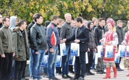 В Мариуполе провели в армию 55 призывников