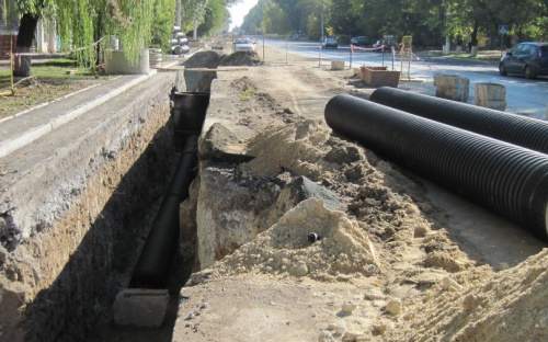 В Мариуполе приостановлены работы по замене коллектора на ул. Азовстальской (ФОТО)