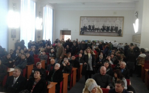В Мариуполе общественные активисты пытаются сорвать слушания по вопросам экологии (ФОТО)