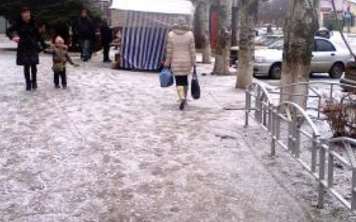 Улицы Мариуполя расчищают от стихийной торговли