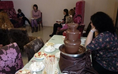 В Мариуполе с драконами и шоколадным фонтаном читают на украинском (ФОТО)