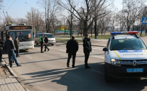 В Мариуполе таксист на пешеходном переходе сбил девушку (ФОТО)