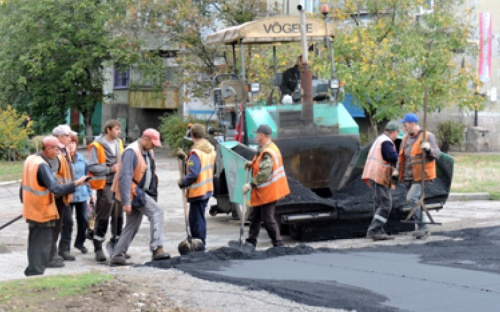 В Мариуполе заасфальтировали дорогу возле школы №36 (ФОТО)