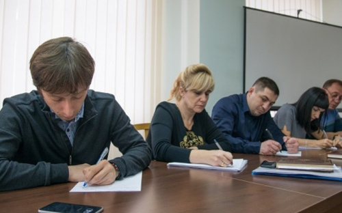 У Маріуполі чиновники міської ради з журналістами написали радіодиктант національної єдності (ФОТО)