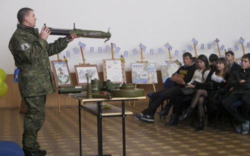 В мариупольских школах перед каникулами прошли «Уроки безопасности»