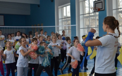 В мариупольской школе №40 отремонтировали спортзал