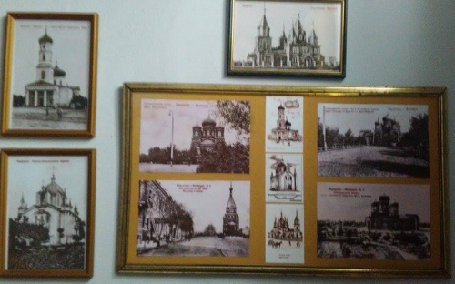 В подъезде многоэтажки открылась выставка «Мариуполь вчера и сегодня» (ФОТО)