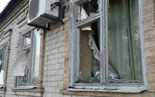 В селе под Мариуполем в ходе обстрела поврежден газопровод и линия электропередачи (ФОТО)