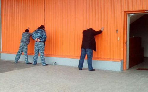 В торговом центре Мариуполя остановлен рейдерский захват? (ФОТО)