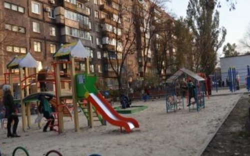 В трех мариупольских дворах закончили благоустройство