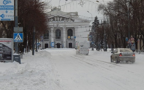 В центре Мариуполя из-за открытия новогодней елки перекроют движение транспорта