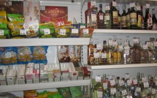 В центре Мариуполя изъяли нелицензионные алкоголь и сигареты на сумму более 20 тыс. грн. (ФОТО)