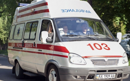 В центре Мариуполя микроавтобус сбил пенсионерку