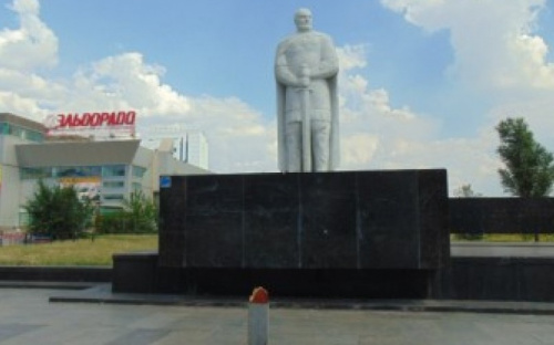 В центре Мариуполя восстановят крест, сломанный вандалами в выходные (ФОТО)
