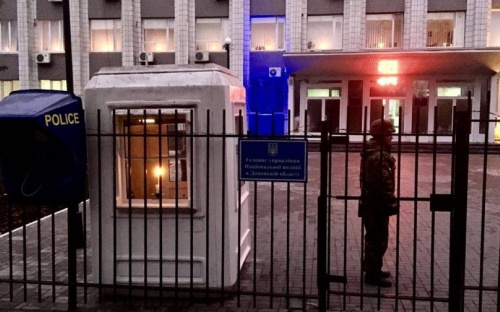 В здании главка полиции Донетчины зажгли десяток свечей