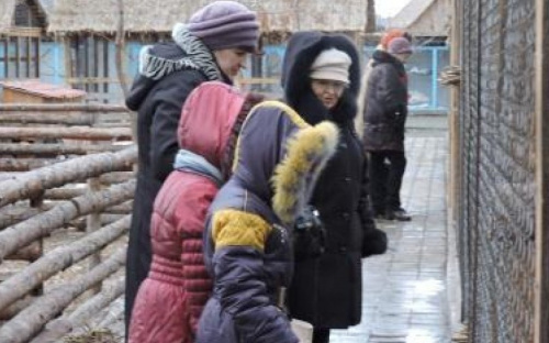 В зоопарке Мариуполя прошла бесплатная экскурсия для детей и пенсионеров