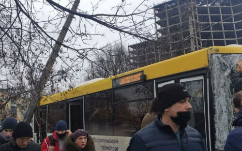 В Мариуполе на автобус с пассажирами упал столб (ДОПОЛНЕНО)