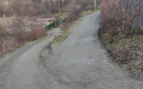 «Скорая» и спецтранспорт не могли проехать в мариупольский поселок из-за плохой дороги