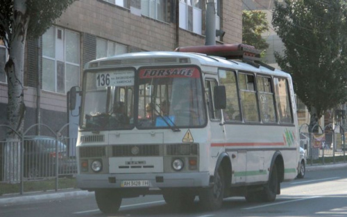 В Мариуполе из маршрутки выпал мужчина