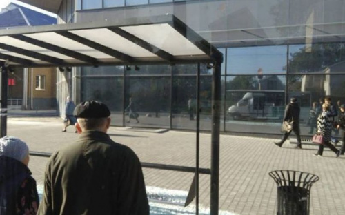 В Мариуполе поймали вандала, громившего остановки