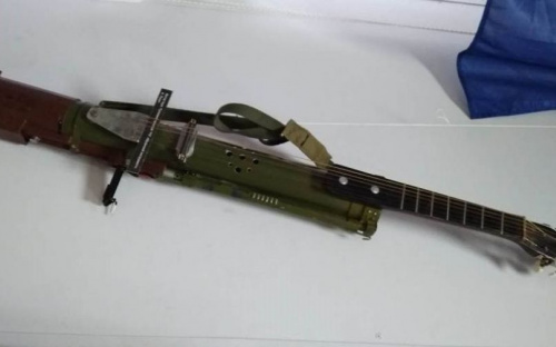 Гранатометная гитара, вазы из гильз, игрушки из камуфляжа удивили мариупольцев (ФОТО+ВИДЕО)
