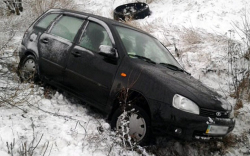 Вблизи Мариуполя полицейские дважды выручили автомобилистов из беды