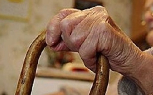 Тяжкое телесное: в Мариуполе внук избил свою 79-летнюю бабушку