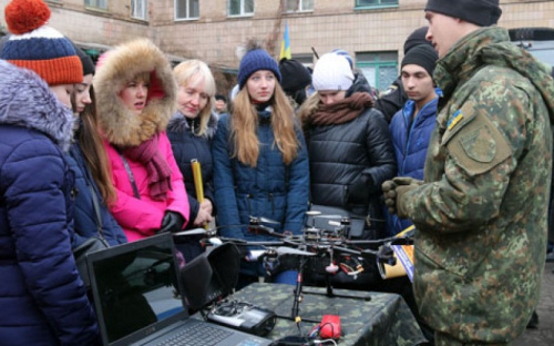 Ведомственный вуз в Мариуполе провел день открытых дверей