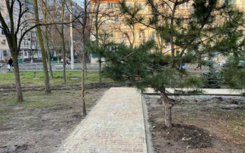 Началась реконструкция сквера, за который боролись мариупольцы