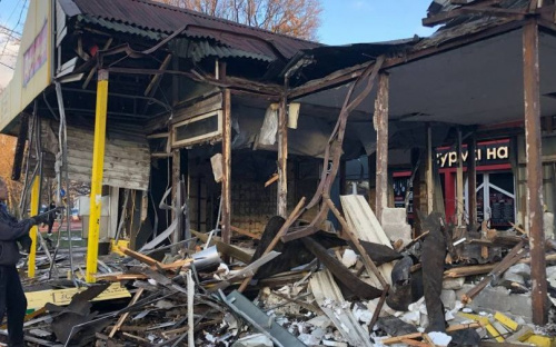 Стало известно, почему снесли алкогольный магазин возле площади Свободы в Мариуполе